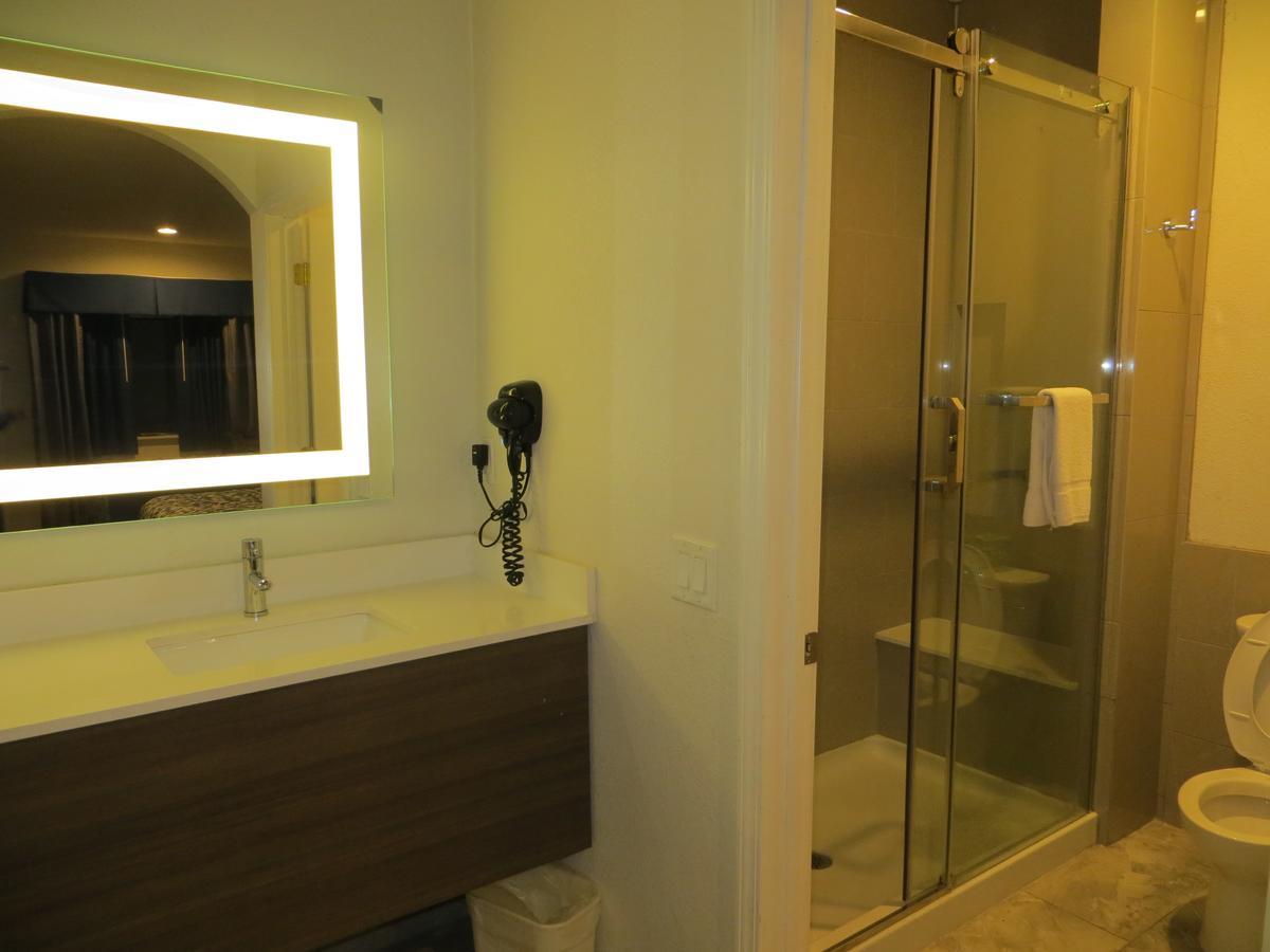 Palace Inn Richey Road Хюстън Екстериор снимка